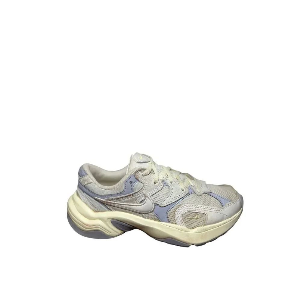 Nike Women's Cream & Light Blue Running Sneakers size 6.5